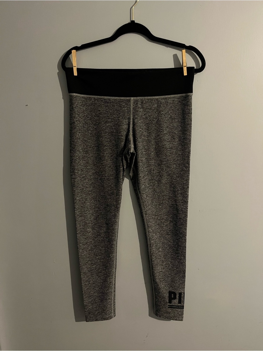 PINK Victoria's Secret Gray Leggings with Black Waistband yoga size medium
